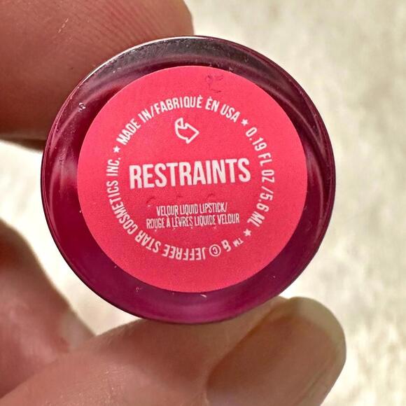 NIB Jeffree Star Restraints Velour Liquid Lipstick Full Size 5.6ml - Picture 4 of 11